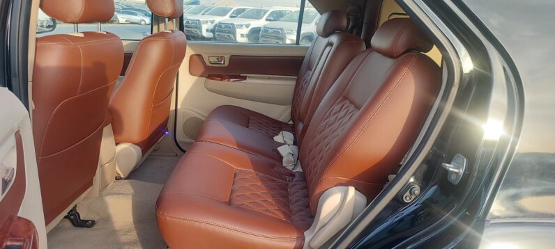 TOYOTA FORTUNER 2011